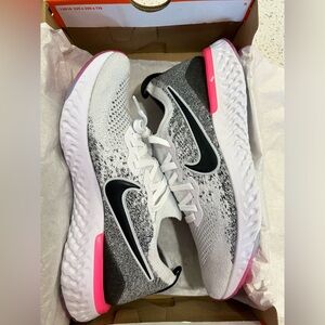 Nike Epic React Flyknit 2 Size 10 Women’s